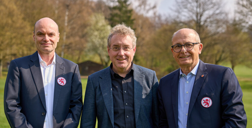 Neuer und alter Jugendwart: Stephan Lindemann und Christian Otto mit Präsident Christofer Hattemer