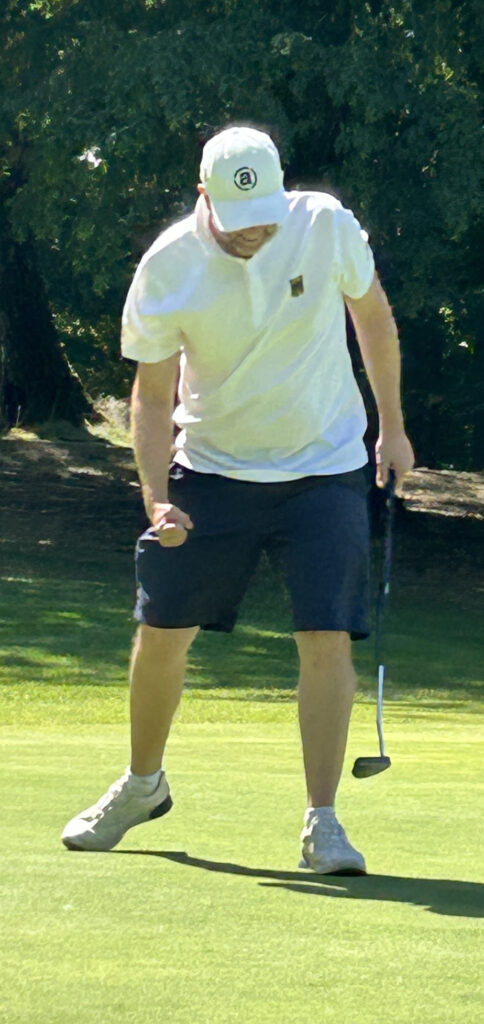 Christopher Schmitz nach dem gelochtem Birdie-Putt zur 69