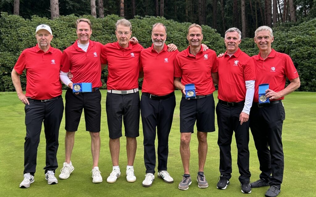 Team Hessen gewinnt die Silber-Medaille
v.l.n.r.: Christpher Schmitz, Felix Banzhaf, Thomas Fili, Thomas vom Hagen, Marc vom Hagen, Thomas Biermann, Stefan Sachs
