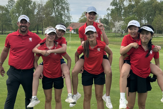 Team Hessen der Mädchen mit Jan Förster, Sophia Leininger, Lilian Wu, Romy Sander, Seohee Yun, Lia Yoon und Coco Li